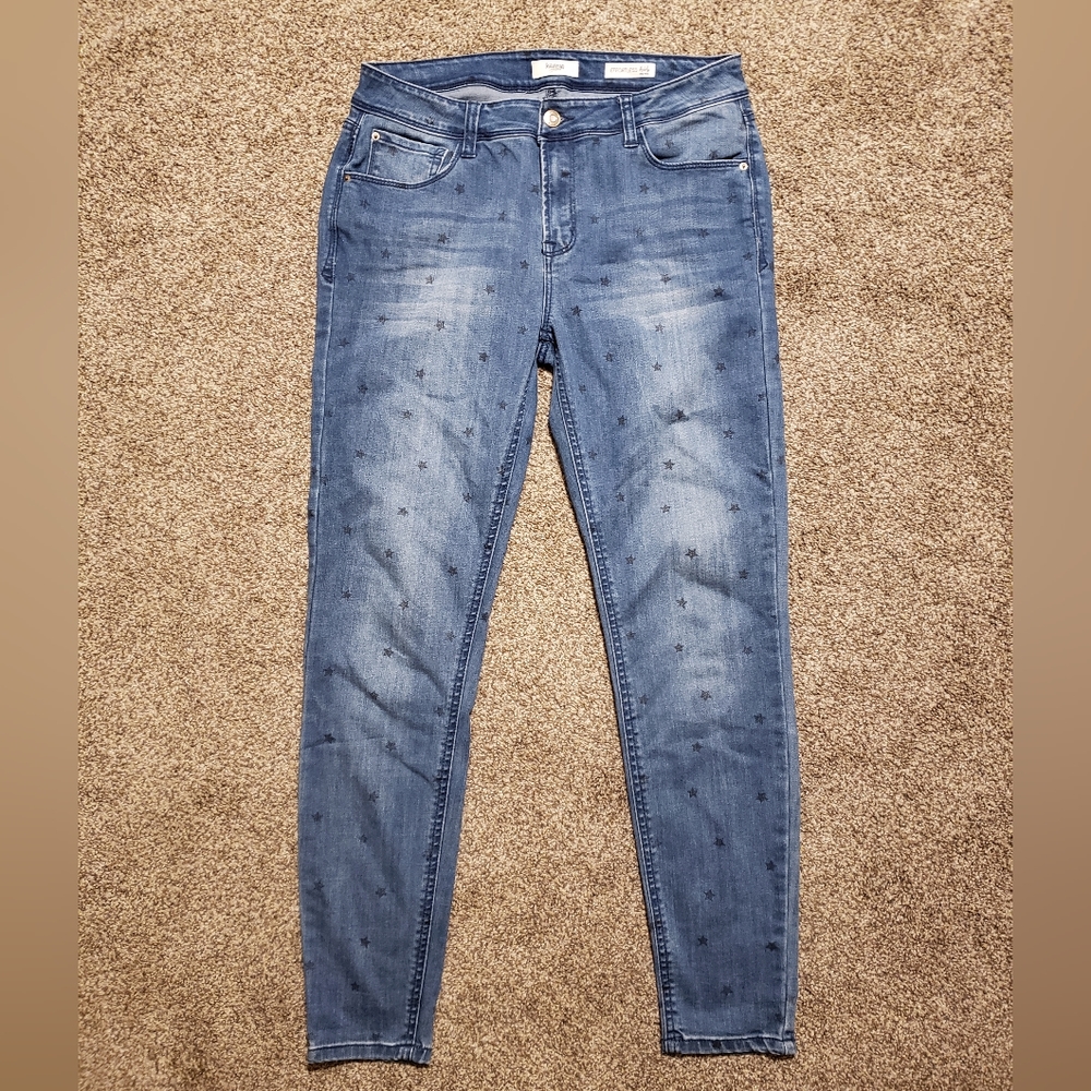 Kensie Jeans stretchy denim jeans with bling stars size 8/29 in great condition